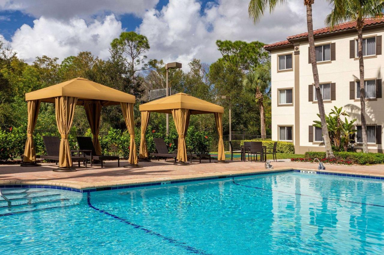 那不勒斯温德姆豪顿套房酒店 North North Naples 外观 照片